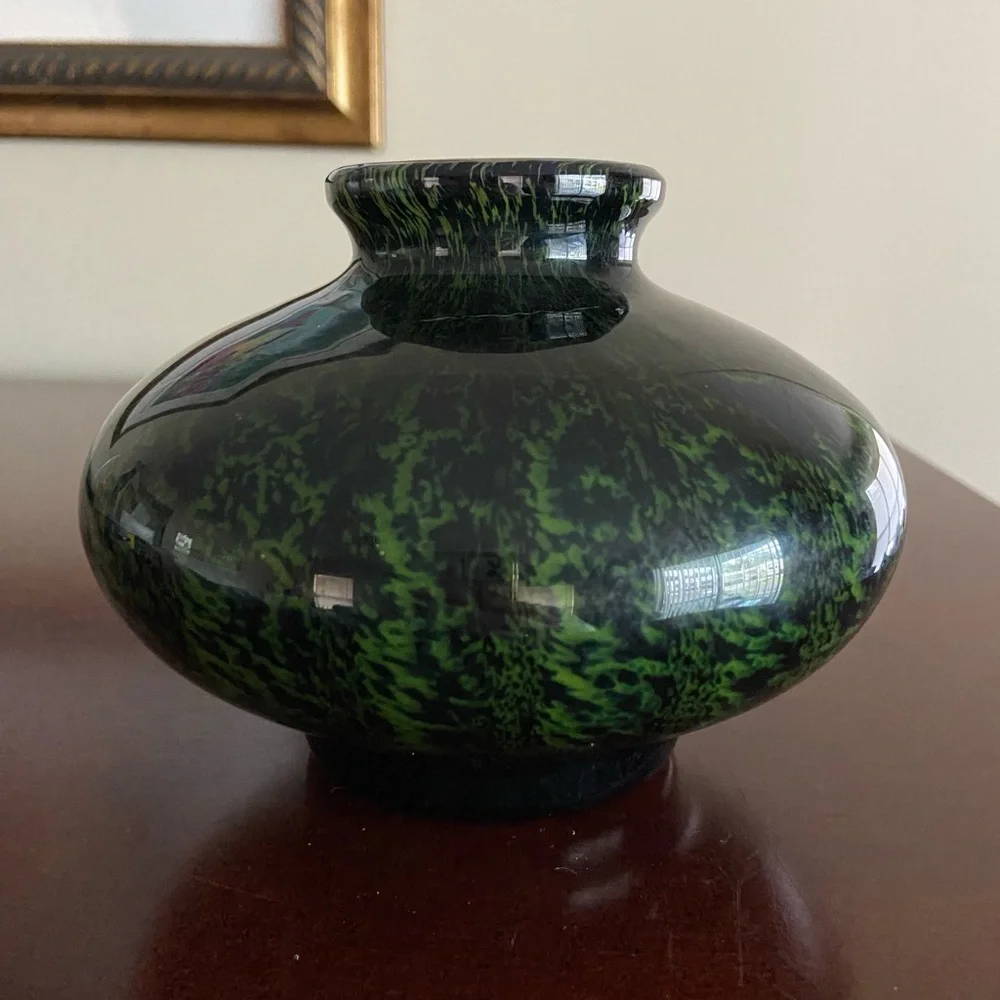 Amazing Mouth-blown Cased Glass Onion Vase Black & Green Alien Speckle w/ White